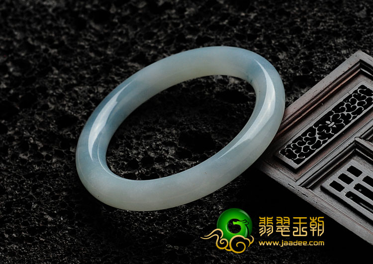 糯冰种晴水缅甸翡翠圆条手镯（57.1mm）