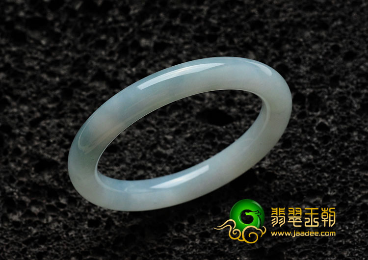 糯冰种晴水缅甸翡翠圆条手镯（57.2mm）