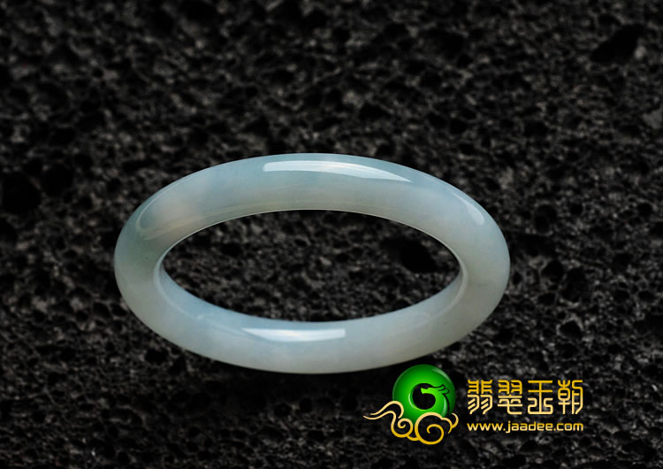 糯冰种晴水缅甸翡翠圆条手镯（57.2mm）
