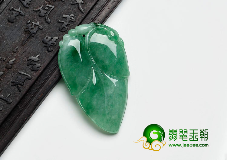 糯冰种豆绿缅甸翡翠叶子挂件