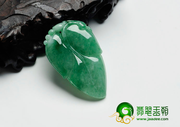 糯冰种豆绿缅甸翡翠叶子挂件
