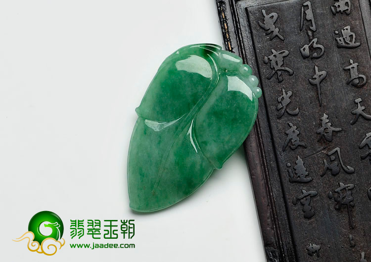 糯冰种豆绿缅甸翡翠叶子挂件