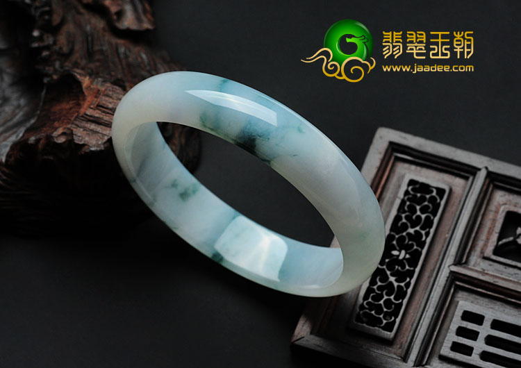 糯冰种飘花缅甸翡翠手镯（57mm）