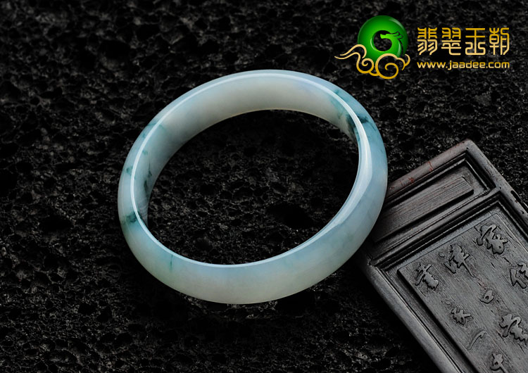 糯冰种飘花缅甸翡翠手镯（57mm）