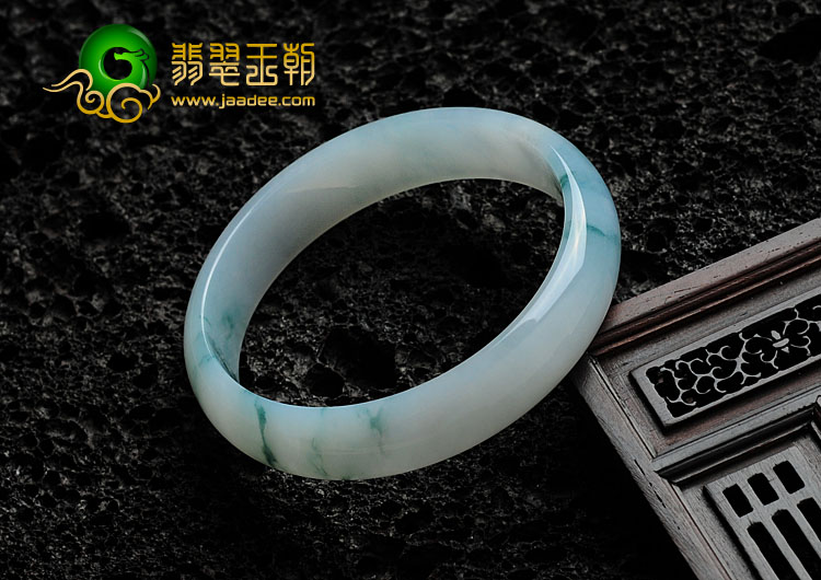 糯冰种飘花缅甸翡翠手镯（57mm）