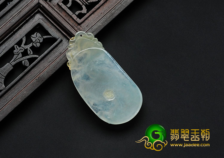 冰种晴水黄翡缅甸翡翠龙牌挂件