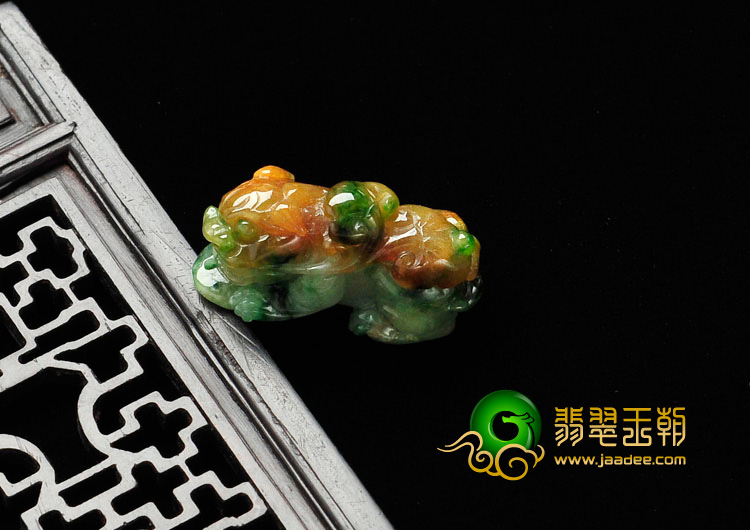 糯冰种黄加绿缅甸翡翠貔貅挂件