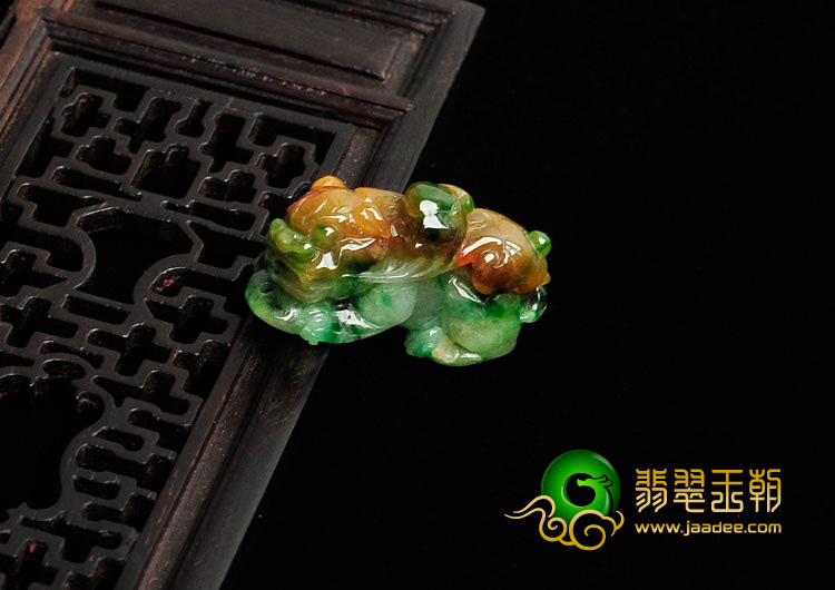 糯冰种黄加绿缅甸翡翠貔貅挂件