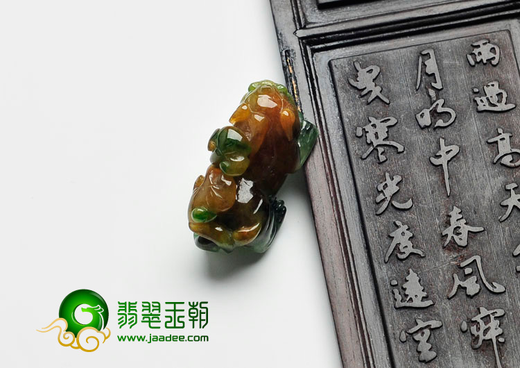 糯冰种黄加绿缅甸翡翠貔貅挂件