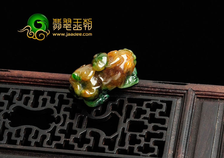 糯冰种黄加绿缅甸翡翠貔貅挂件