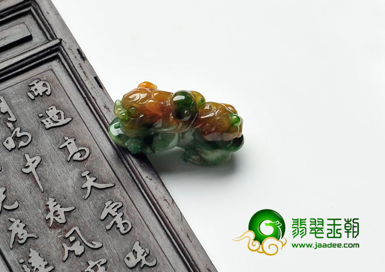 糯冰种黄加绿缅甸翡翠貔貅挂件