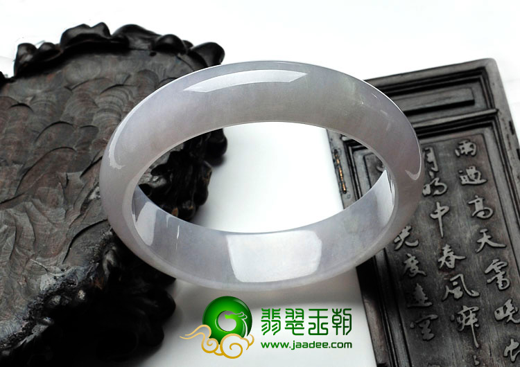 糯冰种淡春带彩缅甸翡翠手镯（57.1mm）