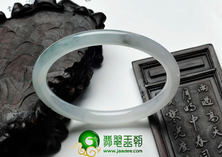 糯冰种飘花缅甸翡翠细圆条手镯（58.4mm）
