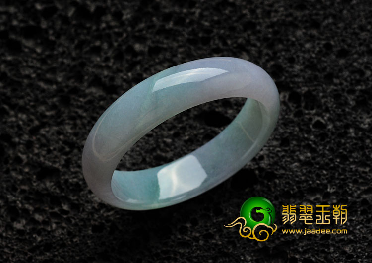 糯冰种春带彩缅甸翡翠手镯（55.5mm）