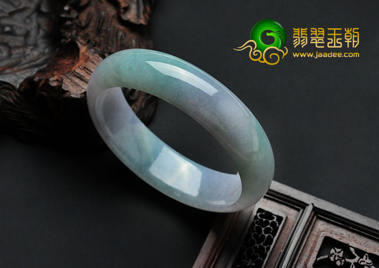 糯冰种春带彩缅甸翡翠手镯（55.5mm）