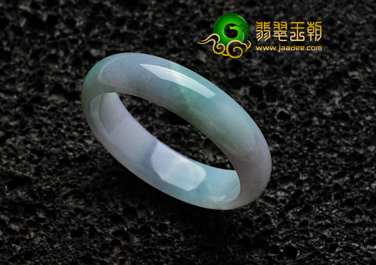 糯冰种春带彩缅甸翡翠手镯（55.5mm）