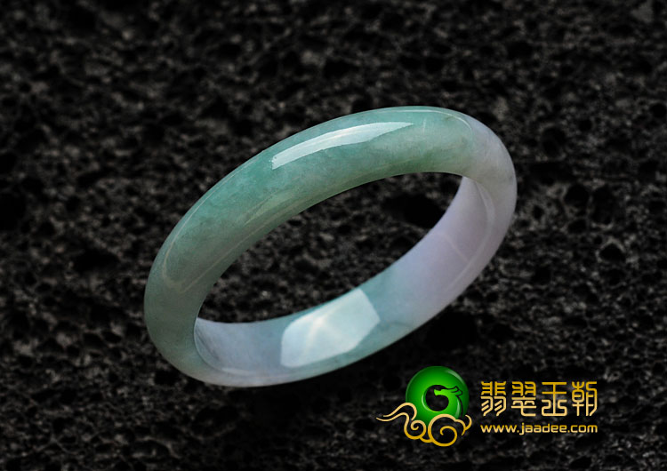 糯冰种春带彩缅甸翡翠手镯（55.7mm）