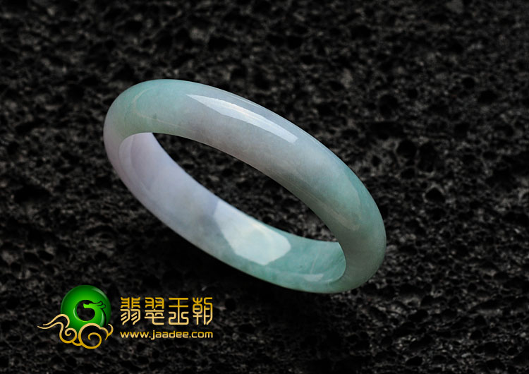 糯冰种春带彩缅甸翡翠手镯（55.7mm）