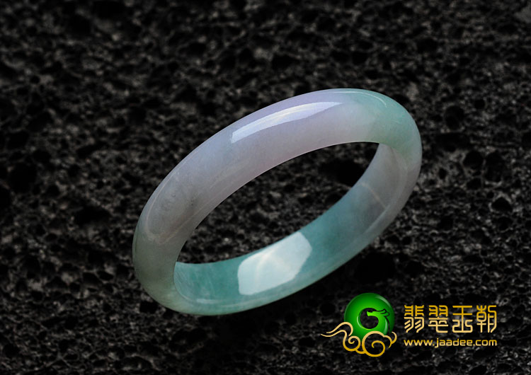 糯冰种春带彩缅甸翡翠手镯（55.7mm）