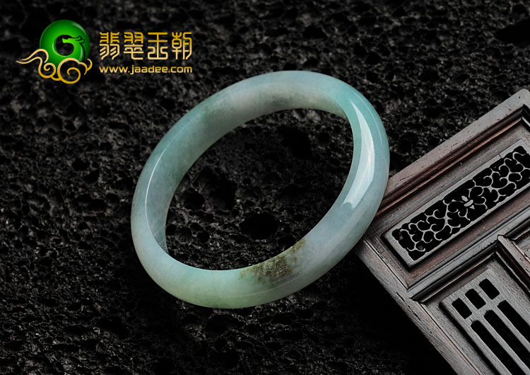 糯冰种晴水缅甸翡翠手镯（55.8mm）