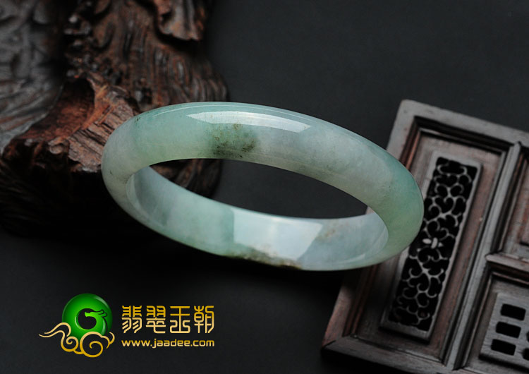 糯冰种晴水缅甸翡翠手镯（55.8mm）