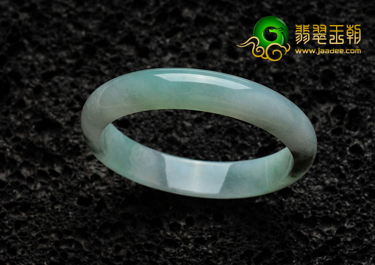 糯冰种晴水缅甸翡翠手镯（55.8mm）