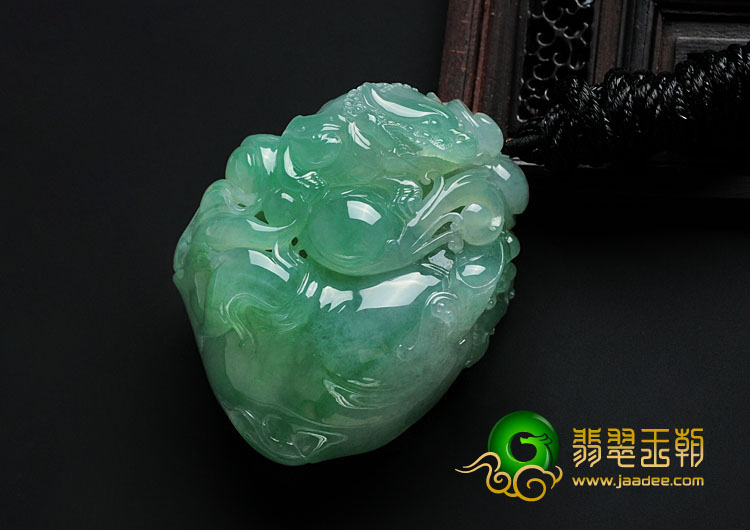 冰种绿晴水缅甸翡翠貔貅寿桃挂件