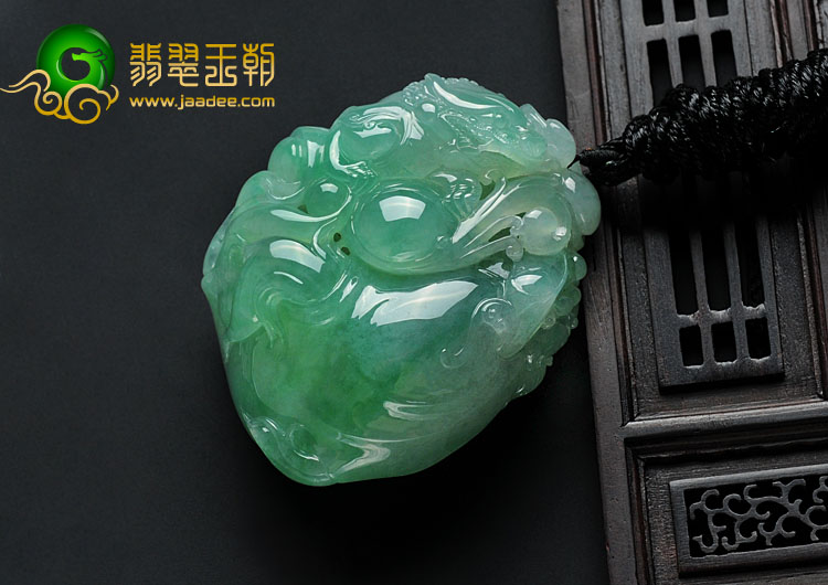 冰种绿晴水缅甸翡翠貔貅寿桃挂件