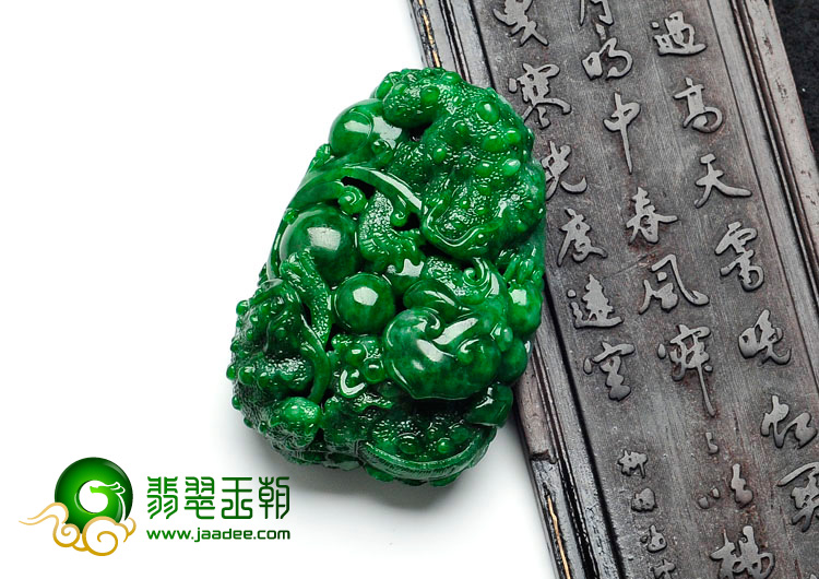 细糯种菠菜绿缅甸翡翠金蟾挂件