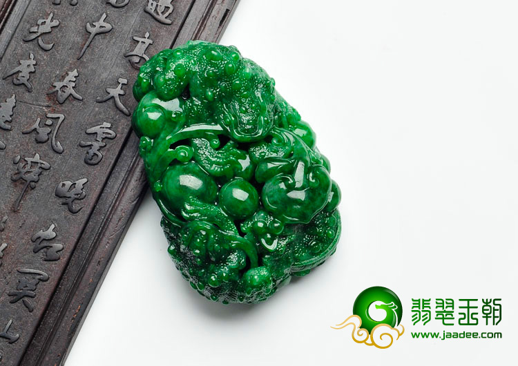 细糯种菠菜绿缅甸翡翠金蟾挂件