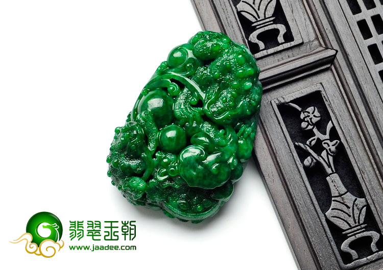 细糯种菠菜绿缅甸翡翠金蟾挂件