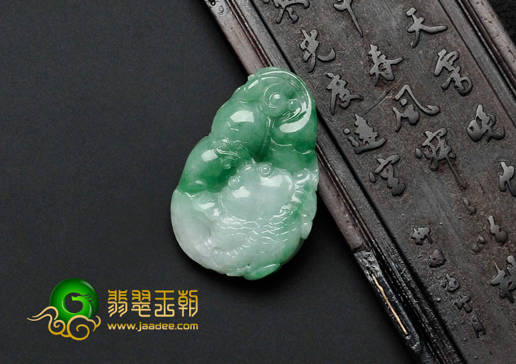 糯冰种翠色缅甸翡翠年年有余挂件