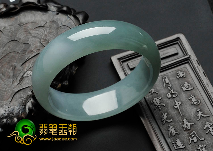 糯冰种晴水缅甸翡翠手镯（53.8mm）
