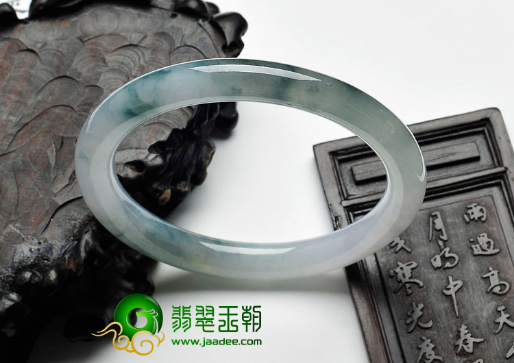 糯冰种飘花缅甸翡翠圆条手镯（57.6mm）
