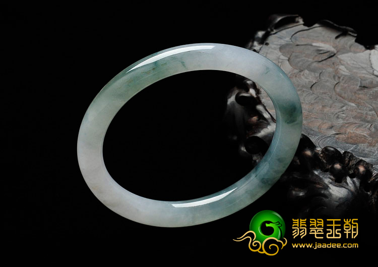 糯冰种飘花缅甸翡翠圆条手镯（57.6mm）