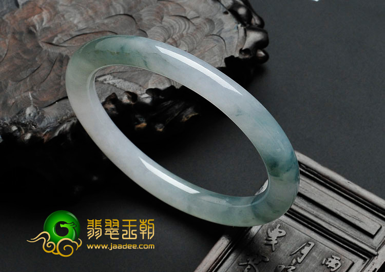 糯冰种飘花缅甸翡翠圆条手镯（57.6mm）