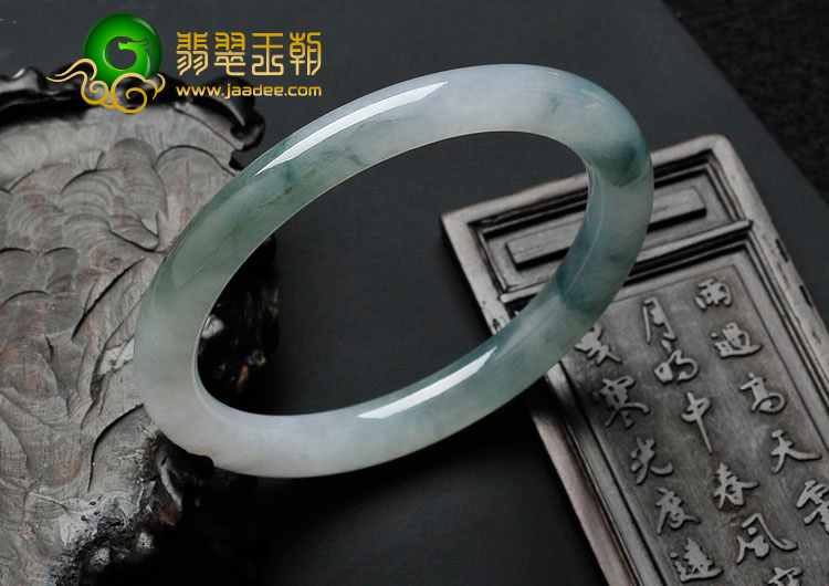 糯冰种飘花缅甸翡翠圆条手镯（57.6mm）