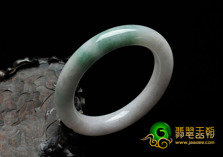 细糯种飘花缅甸翡翠圆条手镯（56.9mm）