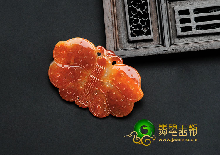 糯冰种红翡缅甸翡翠蝴蝶挂件