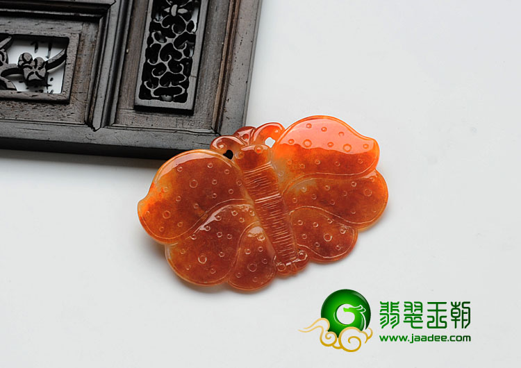 糯冰种红翡缅甸翡翠蝴蝶挂件