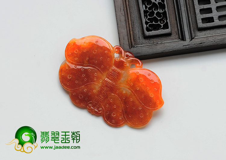 糯冰种红翡缅甸翡翠蝴蝶挂件