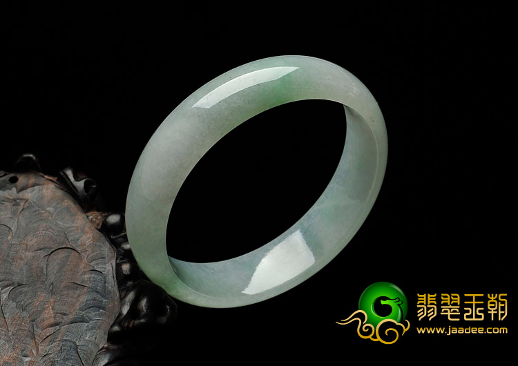 糯冰种翠色缅甸翡翠手镯（57.4mm）