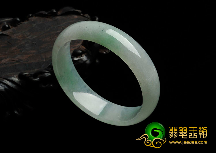 糯冰种翠色缅甸翡翠手镯（57.4mm）