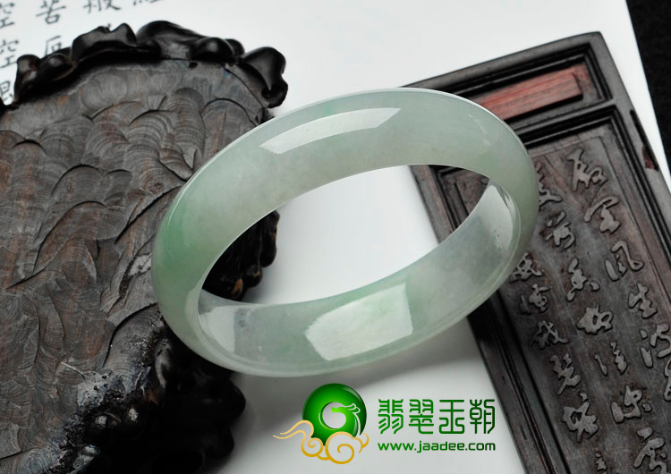 糯冰种翠色缅甸翡翠手镯（57.4mm）
