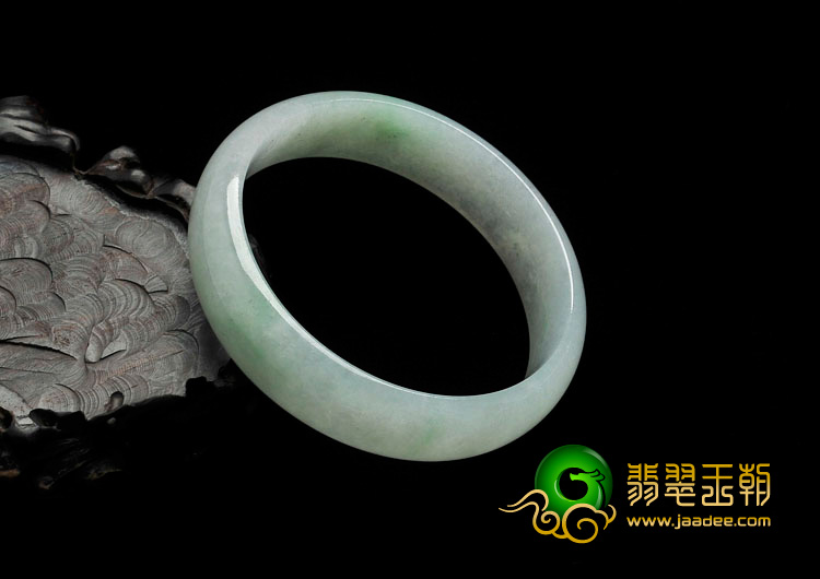糯冰种翠色缅甸翡翠手镯（57.4mm）
