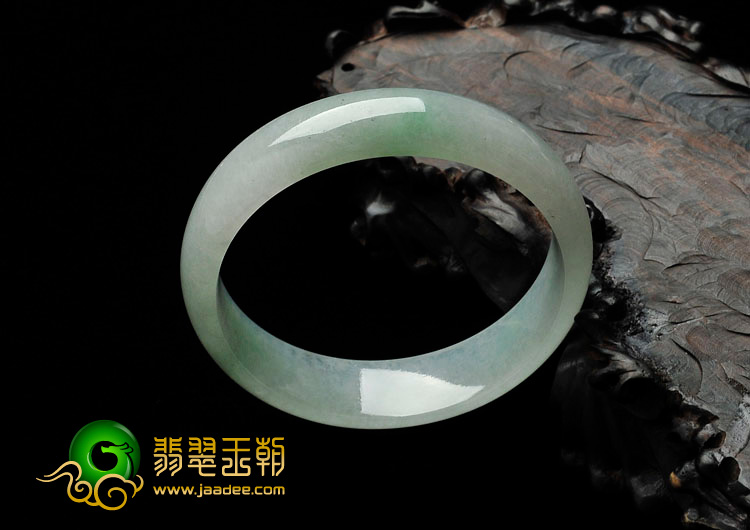 糯冰种翠色缅甸翡翠手镯（57.4mm）