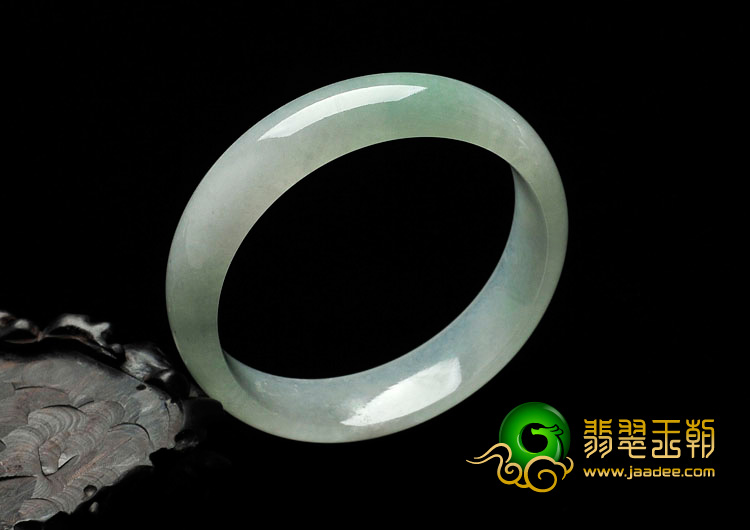 糯冰种翠色缅甸翡翠手镯（57.4mm）