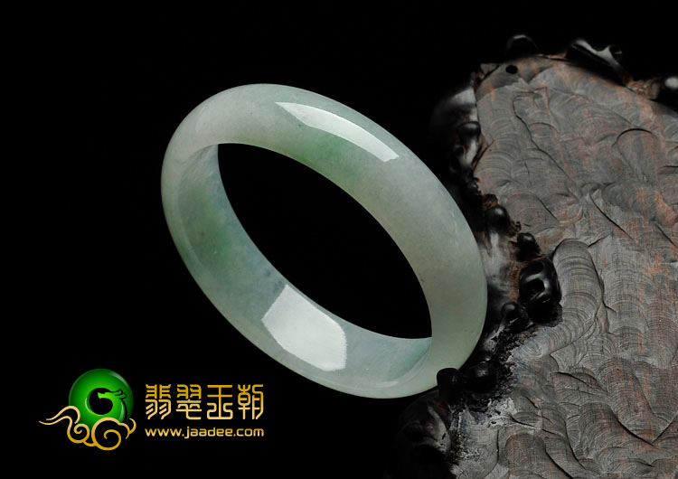 糯冰种翠色缅甸翡翠手镯（57.4mm）