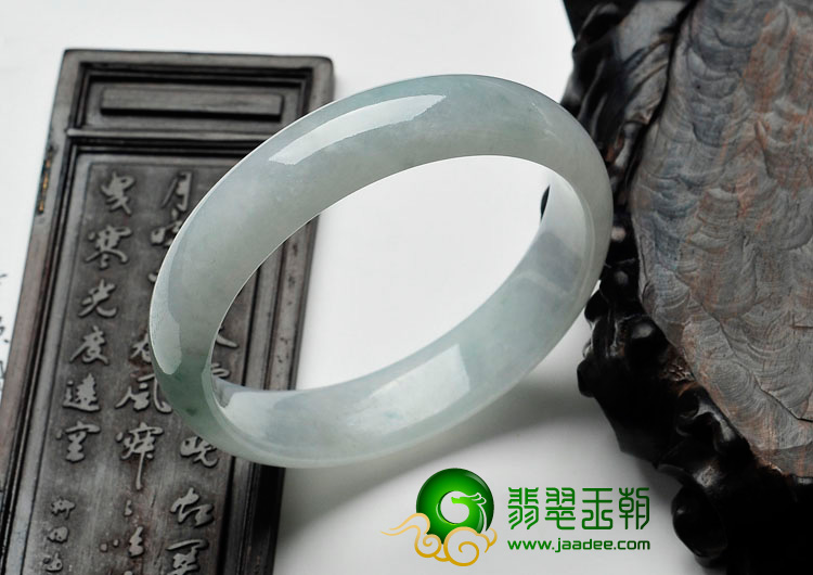 糯冰种飘花缅甸翡翠手镯（57.5mm）