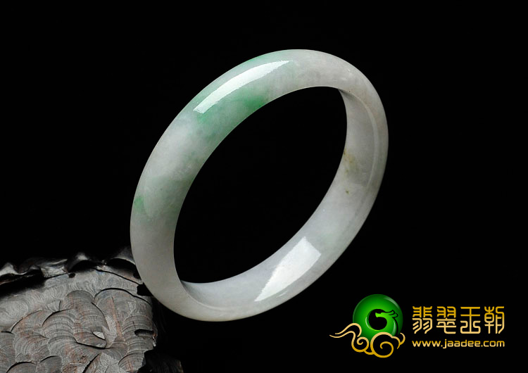 糯冰种翠色缅甸翡翠手镯（58mm）